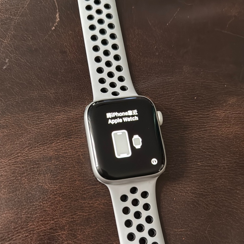 Apple Watch Black and Gray Sporty Design